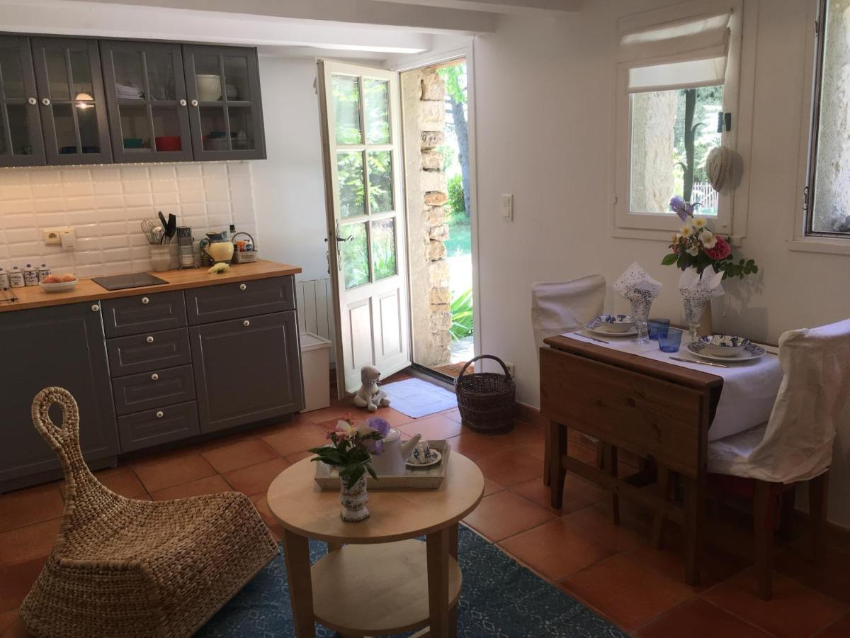 于泽斯Les Olivettes Le Mazet住宿加早餐旅馆 外观 照片